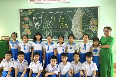 💐 HOẠT ĐỘNG LỚP EM TREO ẢNH BÁC HỒ 💐